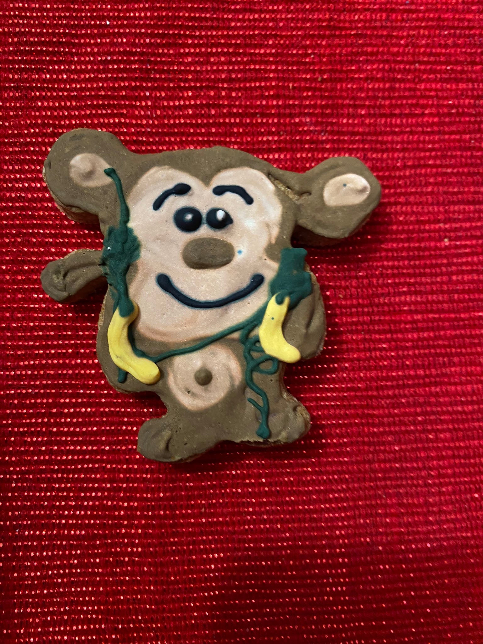 Mouse-shaped ornament with a red background