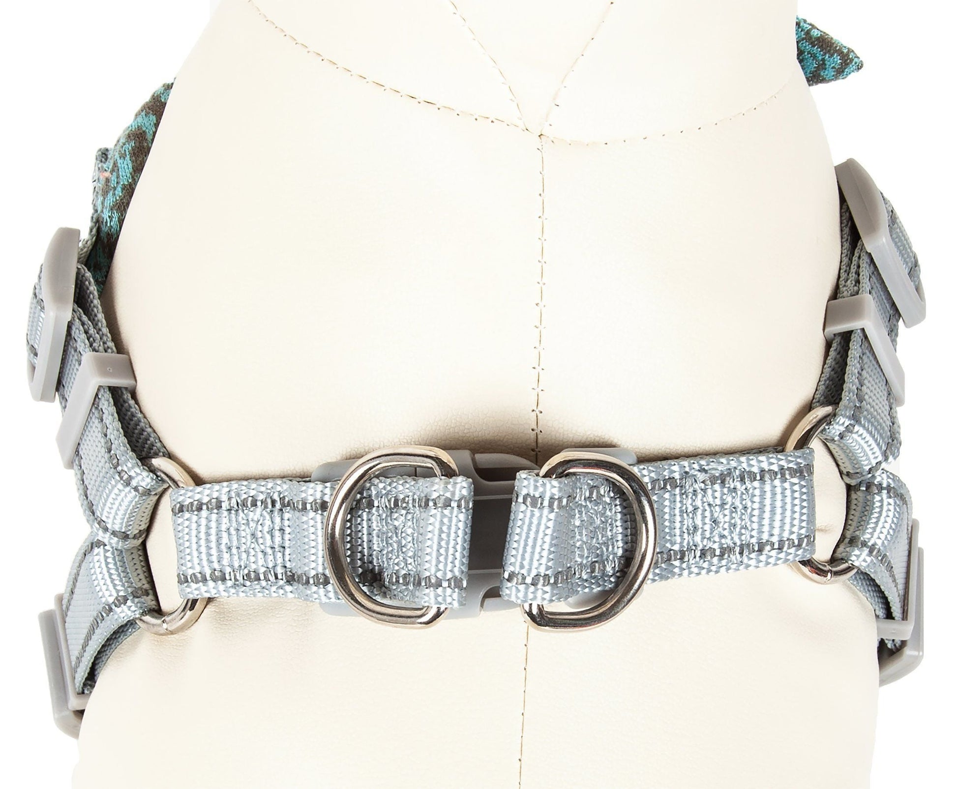 Silver dog collar with decorative elements on a mannequin head.